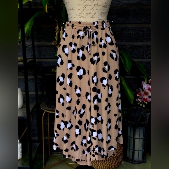 Leopard Print Tan CULOTTES WIDE CAPRI PANTS - Picture 1 of 2